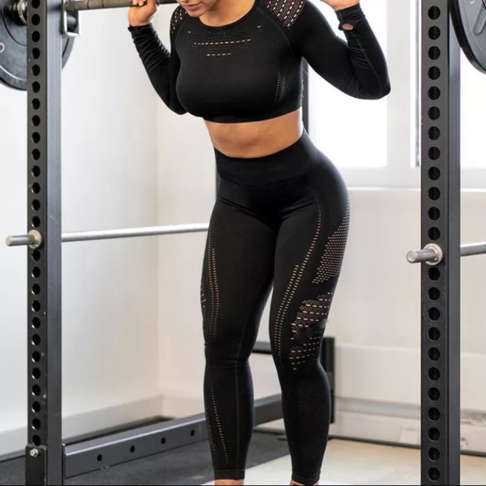 NWT 🌸 Seamless Black Workout Yoga Set - Picture 2 of 8